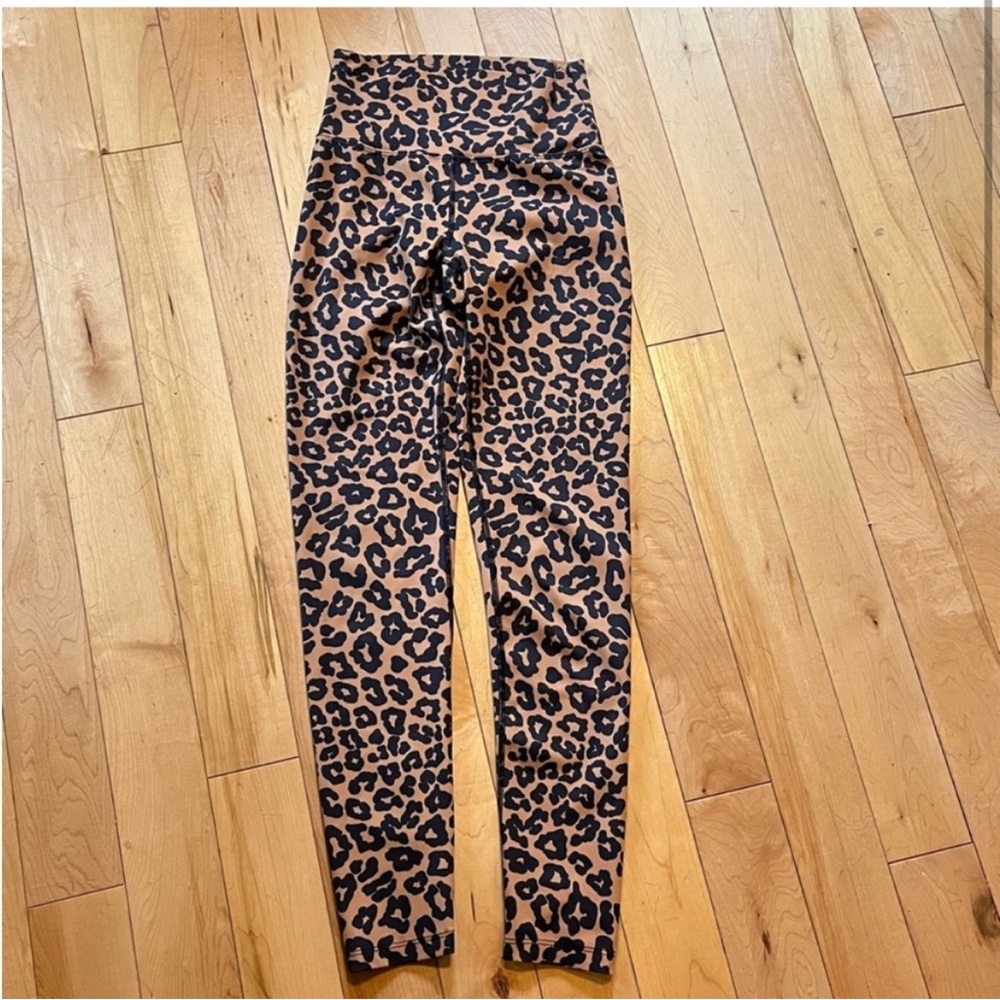 Beach Riot Piper Leggings in Leopard print size small - Picture 2 of 9
